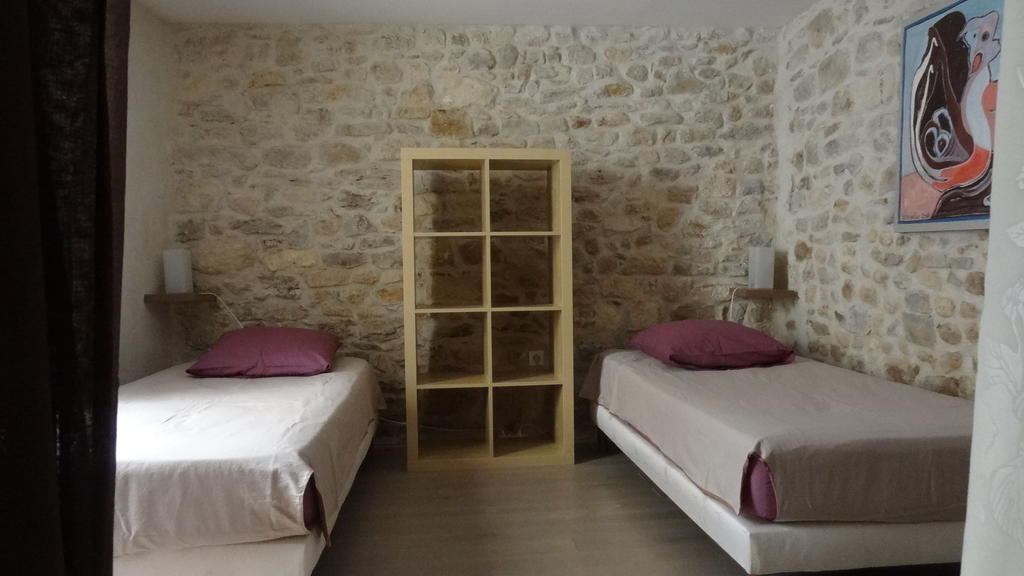 Avec Patio,2 Chambres,patangarles Arles